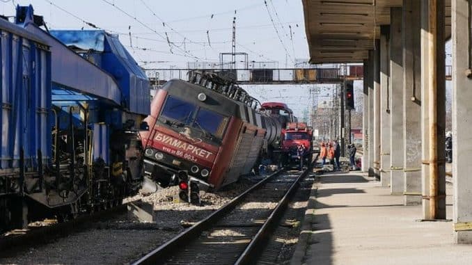 a train crash on the tracks