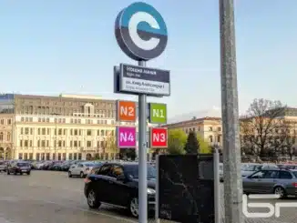 Нощна спирка на градския транспорт в София