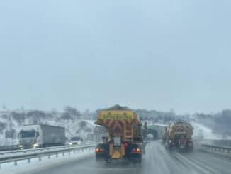 Затворени са пътища поради почистване на снежната покривка. Вижте кои са те.
