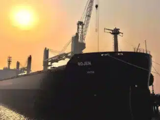 корабът рожен акостира на пристанище Варна