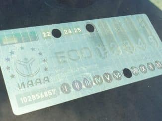 Въвеждането на нови правила за поставяне на екостикери в България предизвика реакции сред шофьорите.